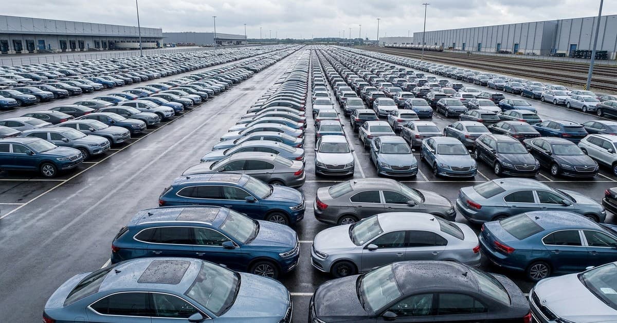 Zalihe novih automobila i pad profita Volkswagena i Mercedes