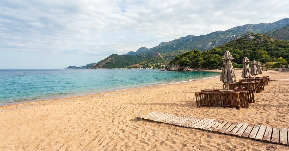 Mirne peščane plaže u Crnoj Gori